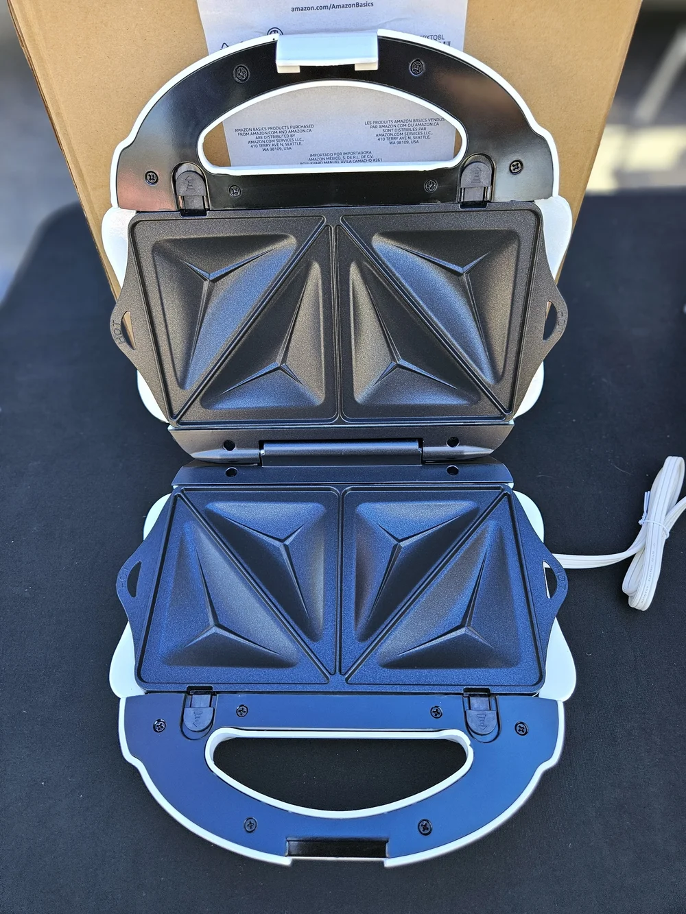 Amazon Basics Waffle, Sandwich Maker and Grill 3-in-1 White, 700W